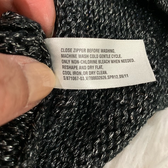 Gap Short Sleeve  Light weight Sweater. Size Large - Picture 10 of 13